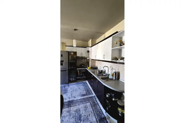 Shtepi ne shitje Apartament ne Durres, 2+1, Mobilimi E mobiluar, Pagesa 200,000  Euro.