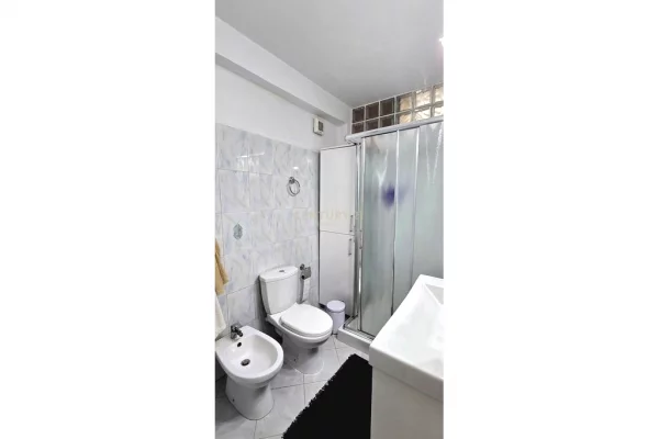 Shtepi ne shitje Apartament ne Durres, 2+1, Mobilimi E mobiluar, Pagesa 200,000  Euro.