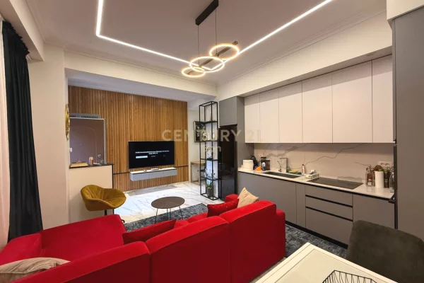 SHITET APARTAMENT 1+1 , E MOBILUAR NE DETAJE PRANE MUZEUMIT DURRES !