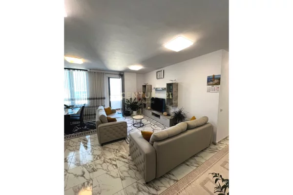 Shtepi ne shitje Apartament ne Durres, 3+1, Mobilimi E mobiluar, Pagesa 310,000  Euro.