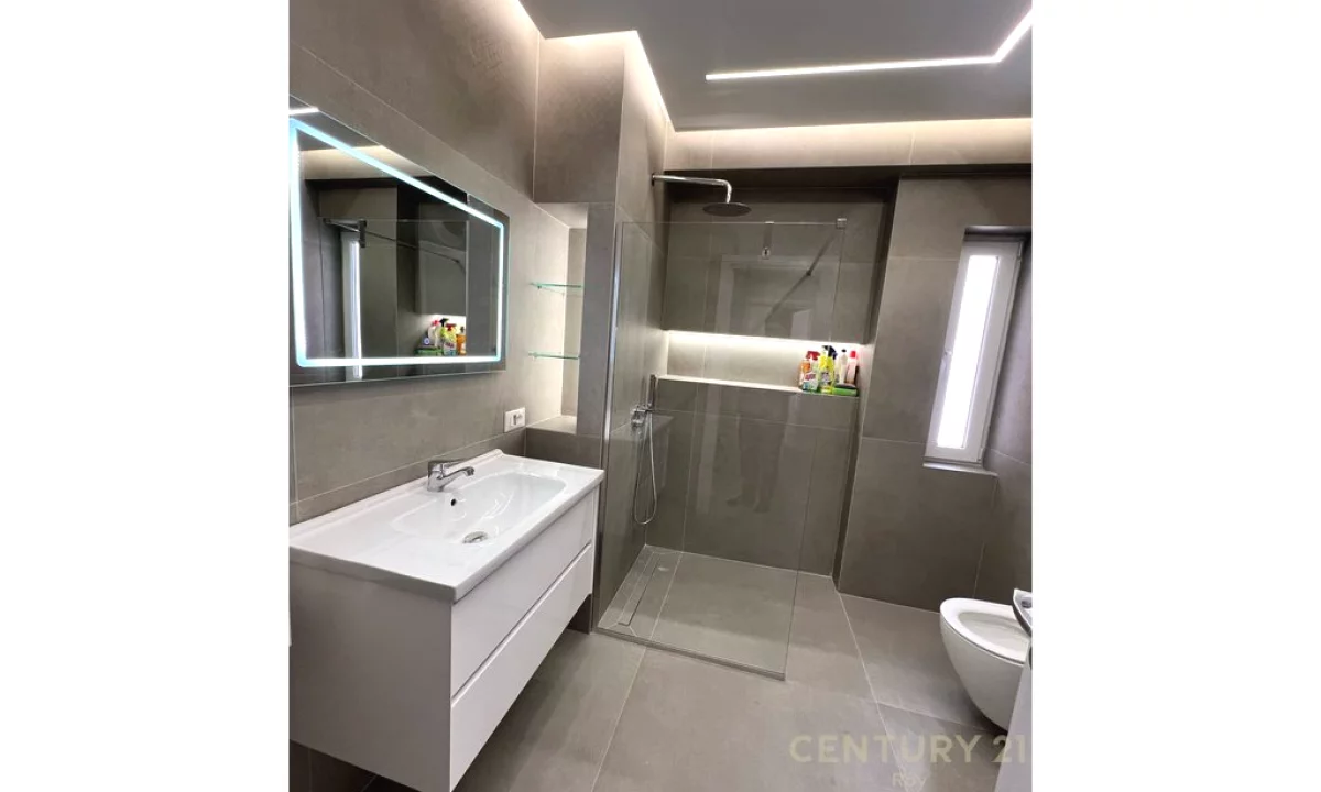 Shtepi ne shitje Apartament ne Durres, 2+1, Mobilimi E mobiluar, Pagesa 220,000  Euro.