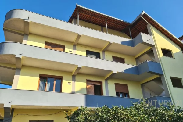 Shtepi ne shitje Apartament ne Tirane, 3+1, Mobilimi Pjeserisht e mobiluar, Pagesa 600,000  Euro.