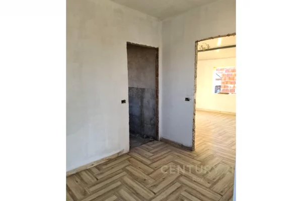 Shtepi ne shitje Apartament ne Tirane, 3+1, Mobilimi Pjeserisht e mobiluar, Pagesa 600,000  Euro.