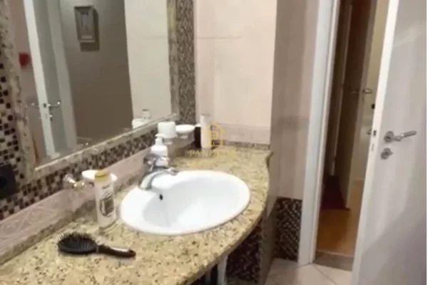 Appartamento in vendita a Tirana 1+1, Arredato