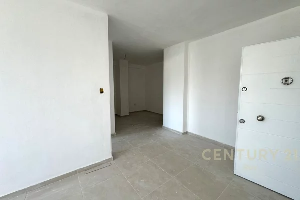 Shtepi ne shitje Apartament ne Durres, 1+1, Mobilimi Bosh, pa mobiluar, Pagesa 98,000  Euro.