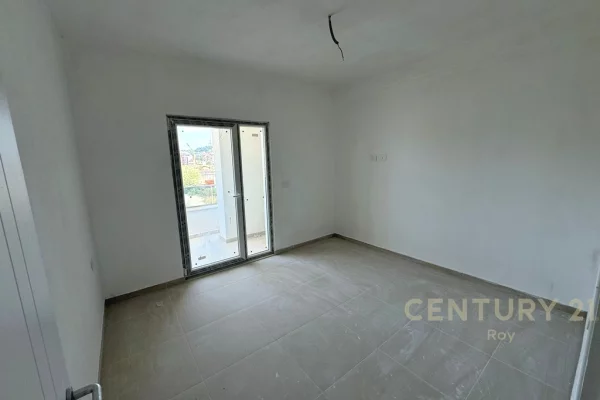 Shtepi ne shitje Apartament ne Durres, 1+1, Mobilimi Bosh, pa mobiluar, Pagesa 98,000  Euro.