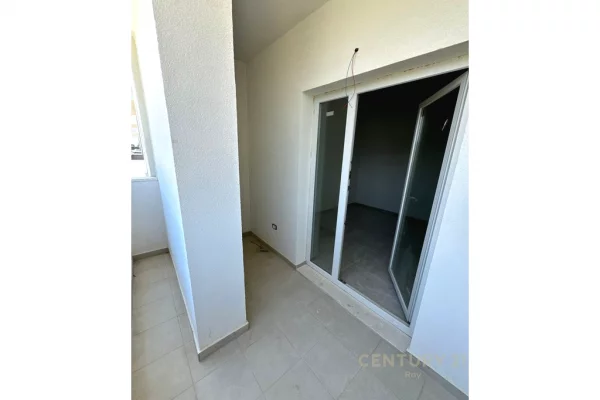 Shtepi ne shitje Apartament ne Durres, 1+1, Mobilimi Bosh, pa mobiluar, Pagesa 98,000  Euro.