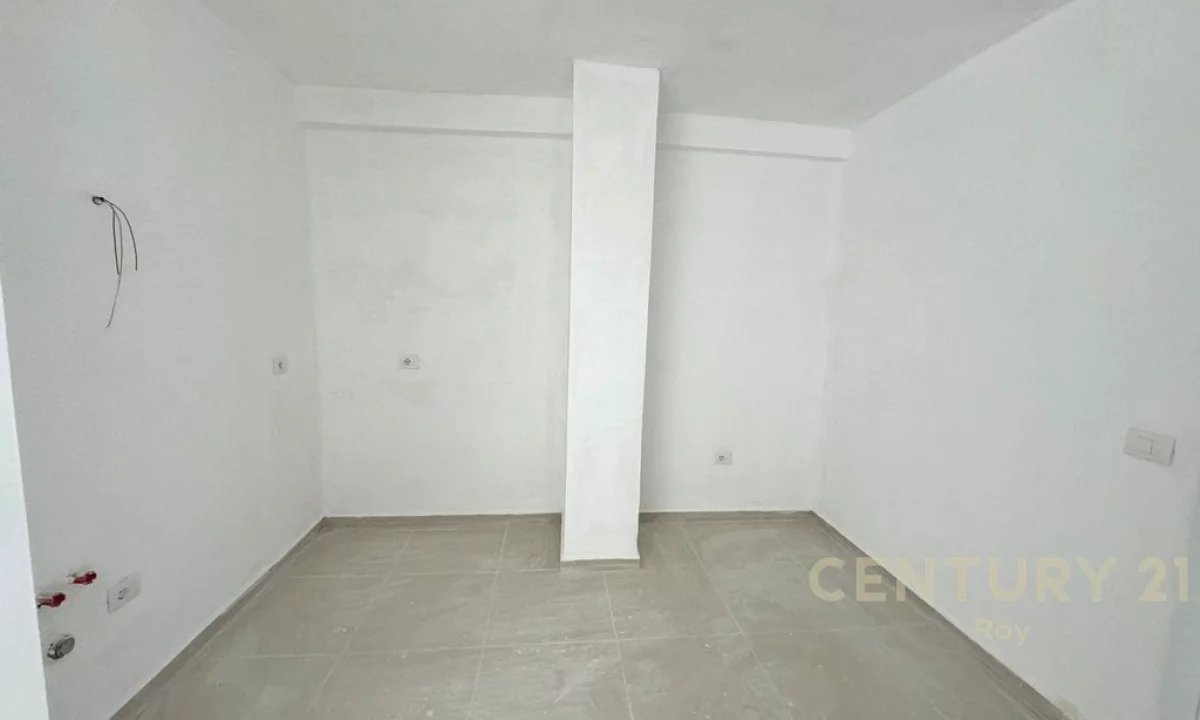 Shtepi ne shitje Apartament ne Durres, 1+1, Mobilimi Bosh, pa mobiluar, Pagesa 98,000  Euro.