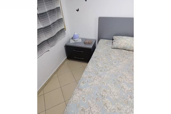 Shtepi me qera Apartament ne Durres, 2+1, Mobilimi E mobiluar, Pagesa 500  Euro.