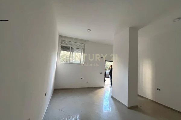 Shtepi ne shitje Apartament ne Durres, 1+1, Mobilimi Bosh, pa mobiluar, Pagesa 57,000  Euro.