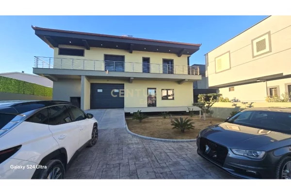 Shtepi ne shitje Vila Luksoze ne Durres, 3+1, Mobilimi E mobiluar, Pagesa 380,000  Euro.