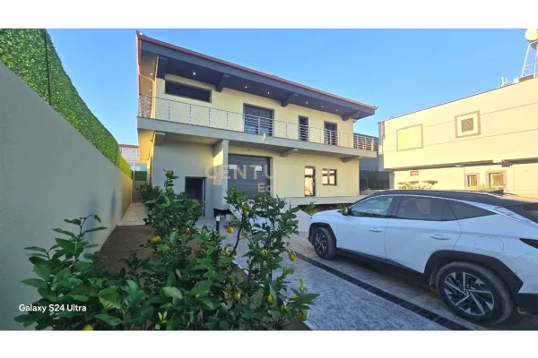 Shtepi ne shitje Vila Luksoze ne Durres, 3+1, Mobilimi E mobiluar, Pagesa 380,000  Euro.