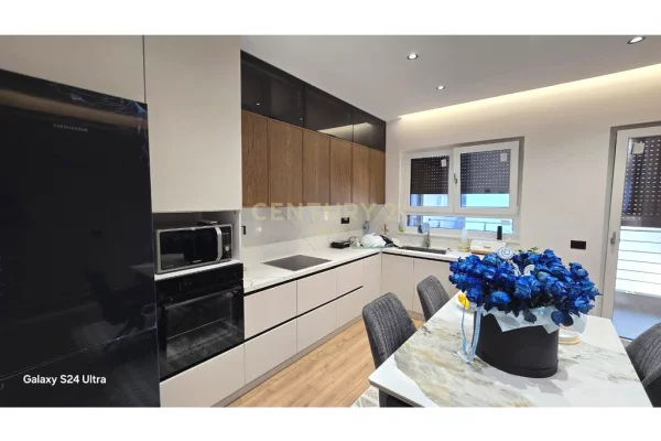 Shtepi ne shitje Vila Luksoze ne Durres, 3+1, Mobilimi E mobiluar, Pagesa 380,000  Euro.