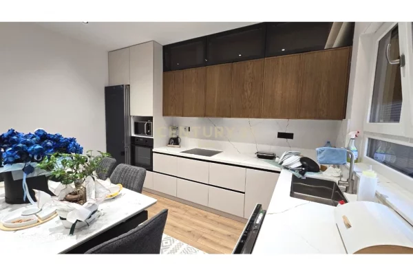 Shtepi ne shitje Vila Luksoze ne Durres, 3+1, Mobilimi E mobiluar, Pagesa 380,000  Euro.