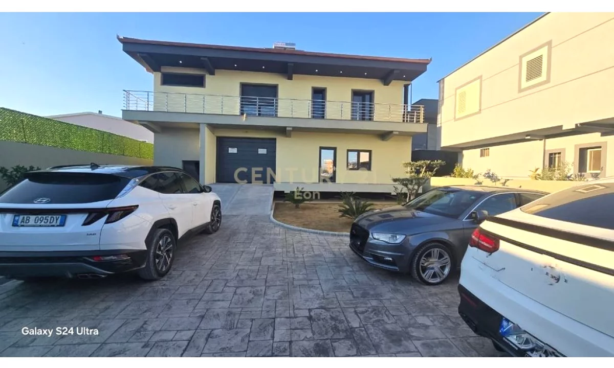 Shtepi ne shitje Vila Luksoze ne Durres, 3+1, Mobilimi E mobiluar, Pagesa 380,000  Euro.