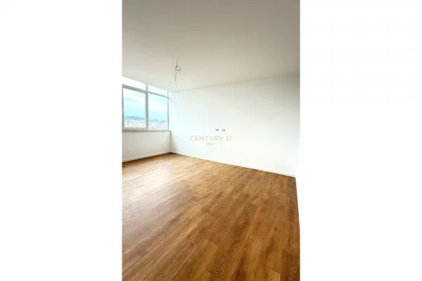 Shtepi ne shitje Apartament ne Durres, 2+1, Mobilimi Bosh, pa mobiluar, Pagesa 140,000  Euro.