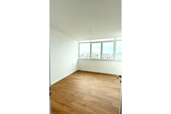 Shtepi ne shitje Apartament ne Durres, 2+1, Mobilimi Bosh, pa mobiluar, Pagesa 140,000  Euro.