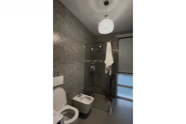 Shtepi ne shitje Apartament ne Durres, 2+1, Mobilimi E mobiluar, Pagesa 300,000  Euro.