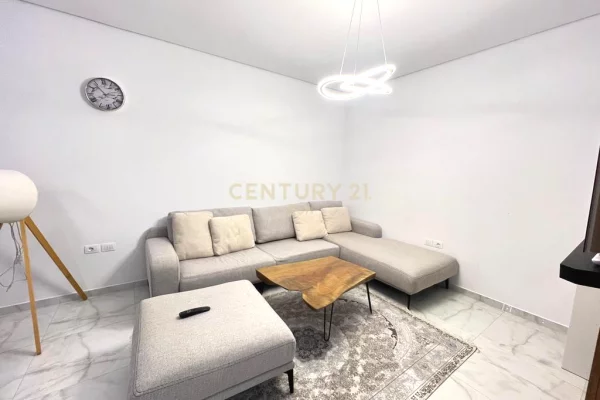 Shtepi ne shitje Apartament ne Durres, 2+1, Mobilimi E mobiluar, Pagesa 300,000  Euro.