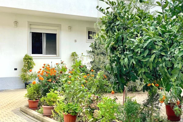 Shtepi ne shitje Vila Luksoze ne Durres, 4+1, Mobilimi E mobiluar, Pagesa 250,000  Euro.