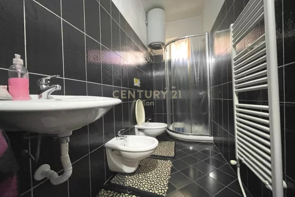 Shtepi ne shitje Vila Luksoze ne Durres, 4+1, Mobilimi E mobiluar, Pagesa 250,000  Euro.