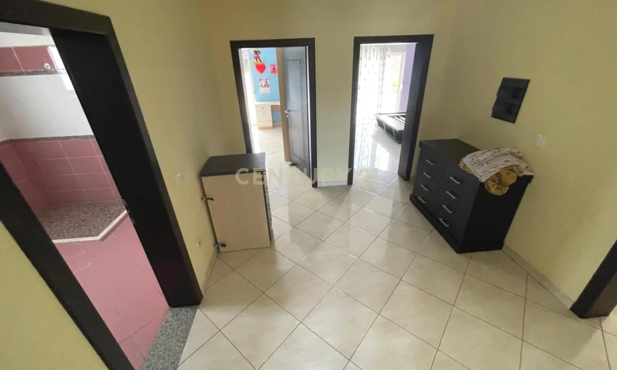 Shtepi ne shitje Vila Luksoze ne Durres, 4+1, Mobilimi E mobiluar, Pagesa 250,000  Euro.