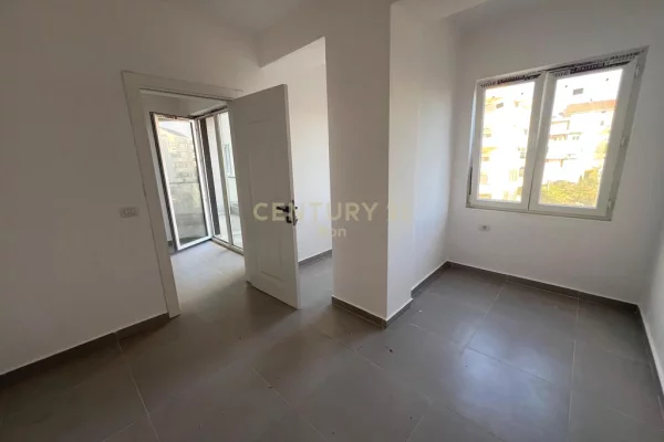 Shtepi ne shitje Apartament ne Durres, 2+1, Mobilimi Bosh, pa mobiluar, Pagesa 115,668  Euro.