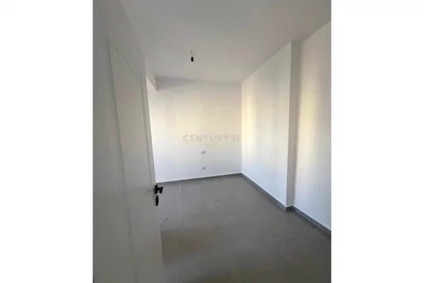 Shtepi ne shitje Apartament ne Durres, 2+1, Mobilimi Bosh, pa mobiluar, Pagesa 115,668  Euro.