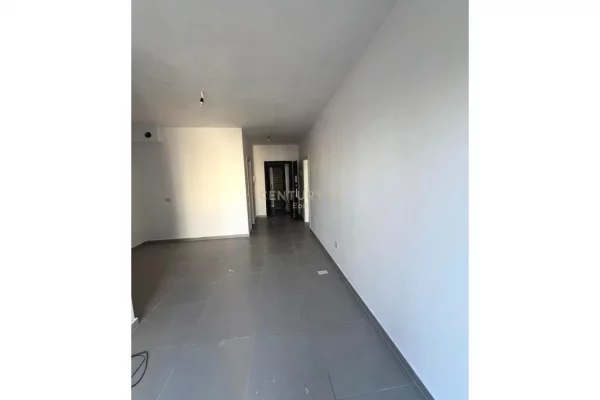 Shtepi ne shitje Apartament ne Durres, 2+1, Mobilimi Bosh, pa mobiluar, Pagesa 115,668  Euro.