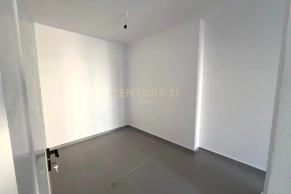 Shtepi ne shitje Apartament ne Durres, 2+1, Mobilimi Bosh, pa mobiluar, Pagesa 115,668  Euro.