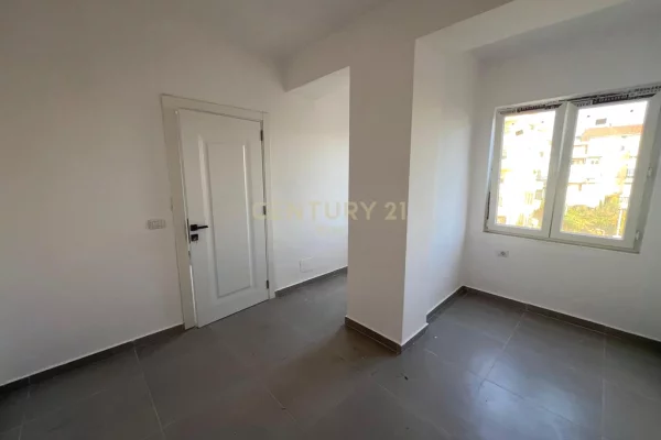 Shtepi ne shitje Apartament ne Durres, 2+1, Mobilimi Bosh, pa mobiluar, Pagesa 115,668  Euro.