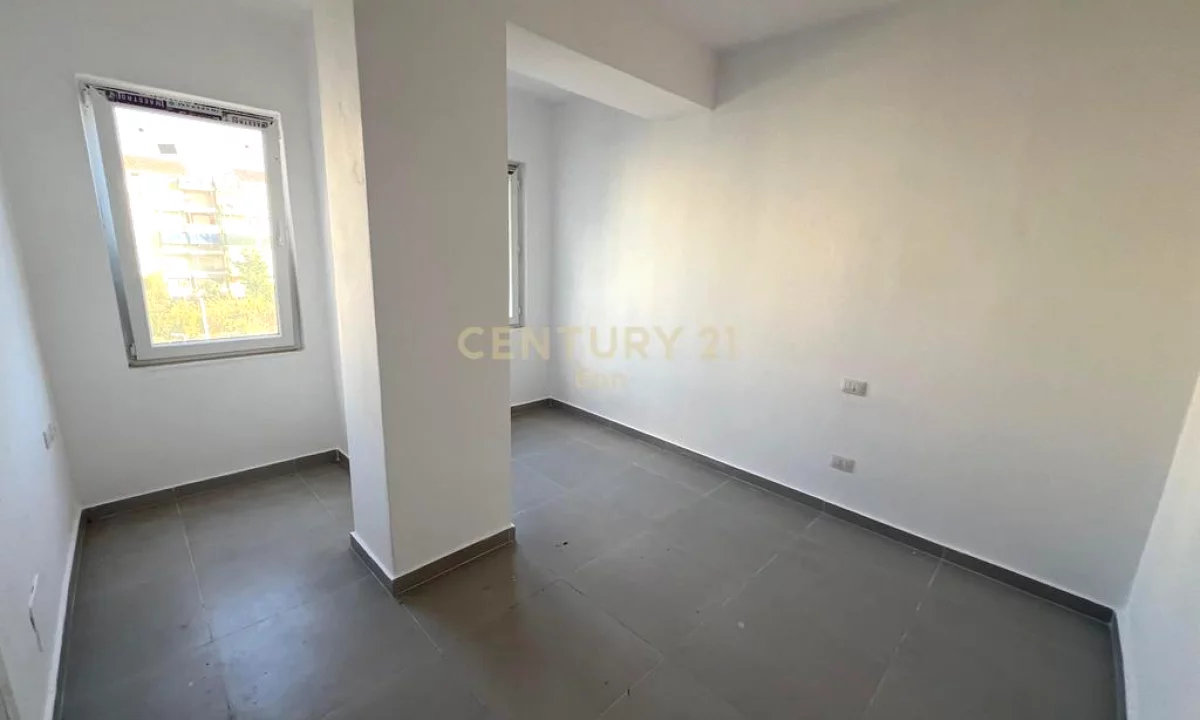 Shtepi ne shitje Apartament ne Durres, 2+1, Mobilimi Bosh, pa mobiluar, Pagesa 115,668  Euro.