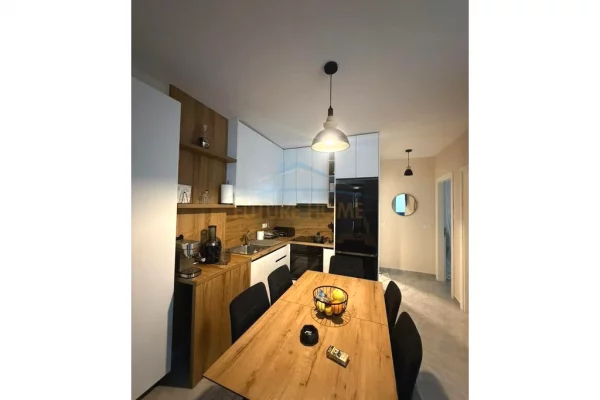 Shtepi ne shitje Apartament ne Tirane, 2+1, Mobilimi E mobiluar, Pagesa 110,000  Euro.