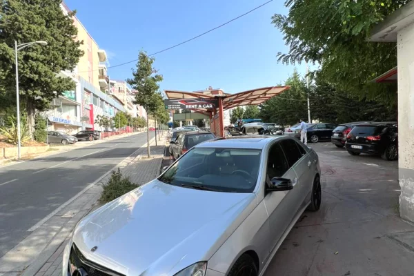 Auto in Vendita a Tirana - 9,300 Euro