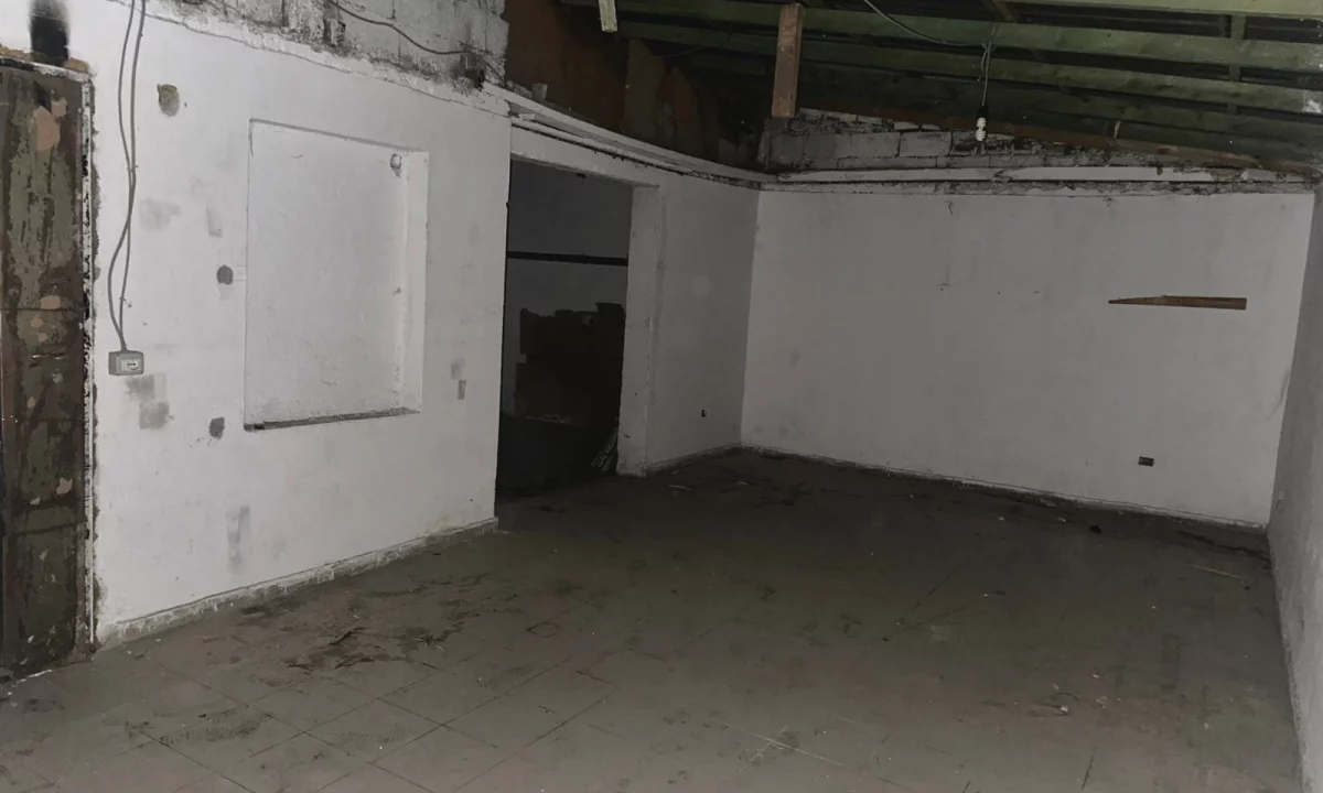 2 parkinge, 1 magazine