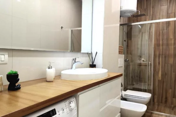 Shtepi me qera Apartament ne Tirane, 2+1, Mobilimi E mobiluar, Pagesa 75,000  Leke.