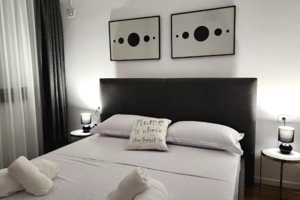 Shtepi me qera Apartament ne Tirane, 2+1, Mobilimi E mobiluar, Pagesa 75,000  Leke.