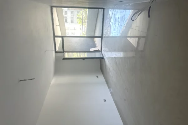 Shtepi ne shitje Apartament ne Durres, 2+1, Mobilimi Bosh, pa mobiluar, Pagesa 300,000  Euro.