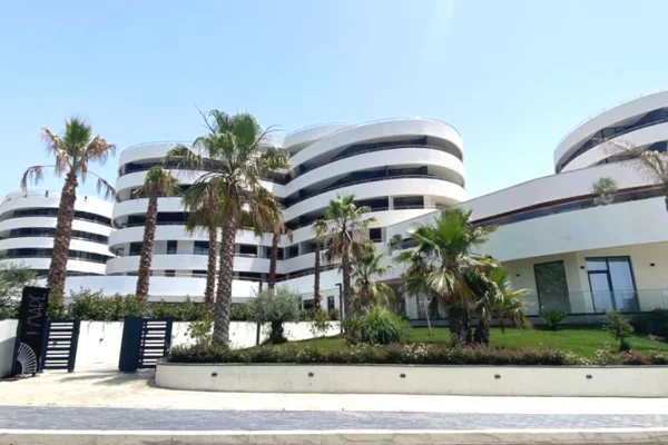 Shtepi ne shitje Apartament ne Durres, 2+1, Mobilimi Bosh, pa mobiluar, Pagesa 300,000  Euro.