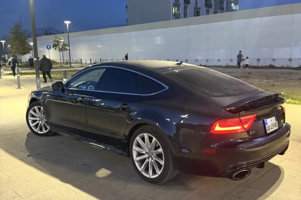 Auto in Vendita a Tirana, Audi, 2013 Benzine,Kambio Automatik Pagamento 11,000  Euro.