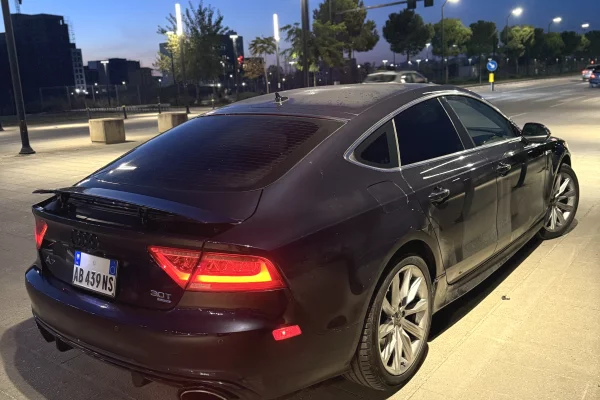 Auto in Vendita a Tirana, Audi, 2013 Benzine,Kambio Automatik Pagamento 11,000  Euro.