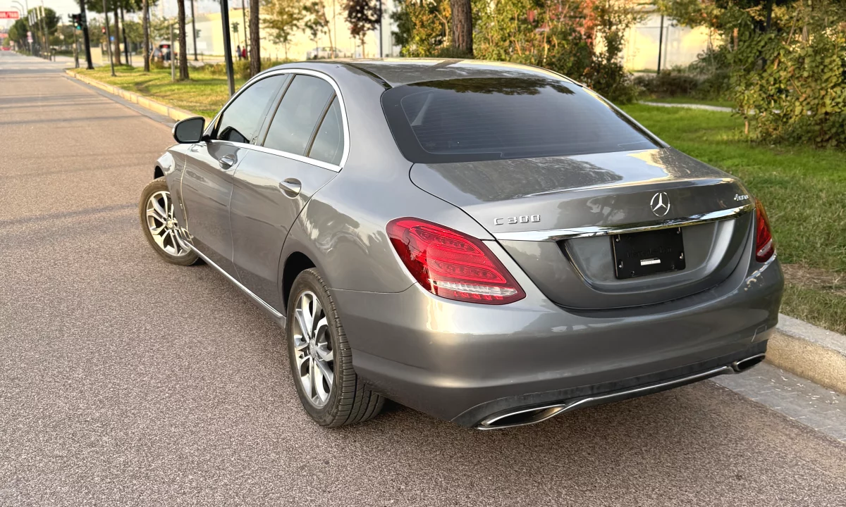 Auto in Vendita a Tirana, Mercedes-Benz, 2015 Benzine,Kambio Automatik Pagamento 13,000  Euro.