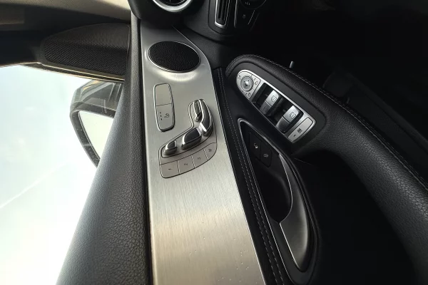 Auto in Vendita a Tirana, Mercedes-Benz, 2015 Benzine,Kambio Automatik Pagamento 13,000  Euro.