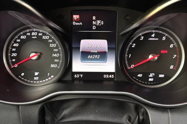 Auto in Vendita a Tirana, Mercedes-Benz, 2015 Benzine,Kambio Automatik Pagamento 13,000  Euro.