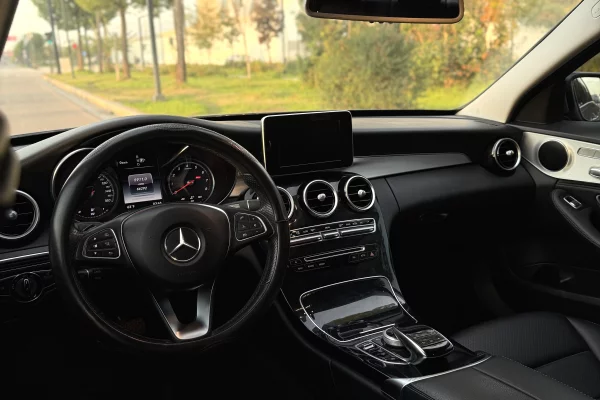 Auto in Vendita a Tirana, Mercedes-Benz, 2015 Benzine,Kambio Automatik Pagamento 13,000  Euro.