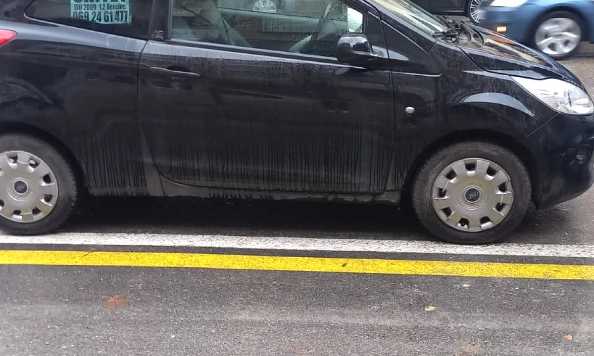 Auto in Vendita a Valona, Ford, 2009 Benzine,Kambio Manual Pagamento 2,500  Euro.