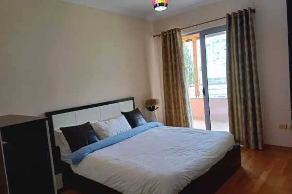 Shtepi me qera Apartament ne Tirane, 2+1, Mobilimi E mobiluar, Pagesa 450  Euro.