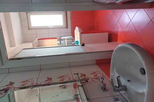 Shtepi me qera Apartament ne Tirane, 2+1, Mobilimi E mobiluar, Pagesa 450  Euro.