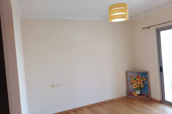 Shtepi me qera 2+1 ne Tirane - 450 Euro