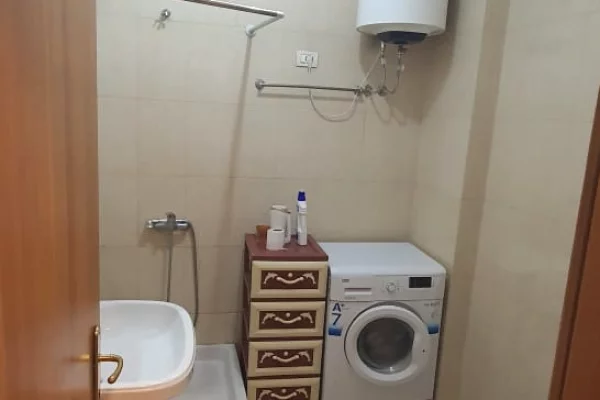 Shtepi me qera Apartament ne Tirane, 1+1, Mobilimi E mobiluar, Pagesa 700  Euro.